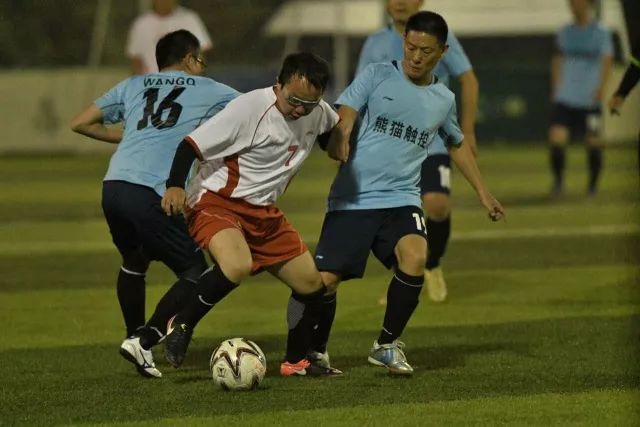 周琦15+9首钢胜深圳 郭艾伦40分广州不敌北控