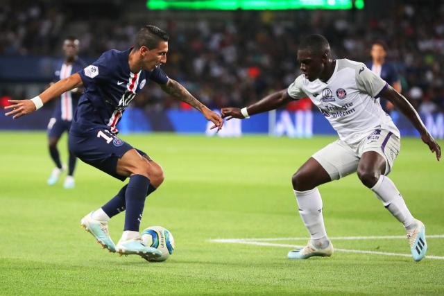 詹姆斯32+15天津胜广东 贺希宁17分深圳负上海